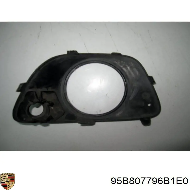 Ободок (окантовка) фары противотуманной правой Porsche 95B807796B1E0 цена, от 19.07 USD