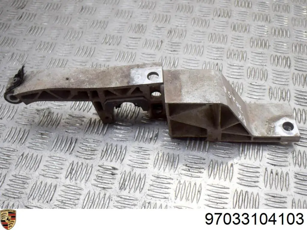 Рычаг задней подвески нижний левый 97033104103 Porsche