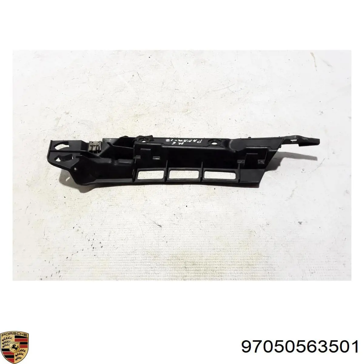 Купить 97050563500 Porsche Левый кронштейн крепления бампера заднего