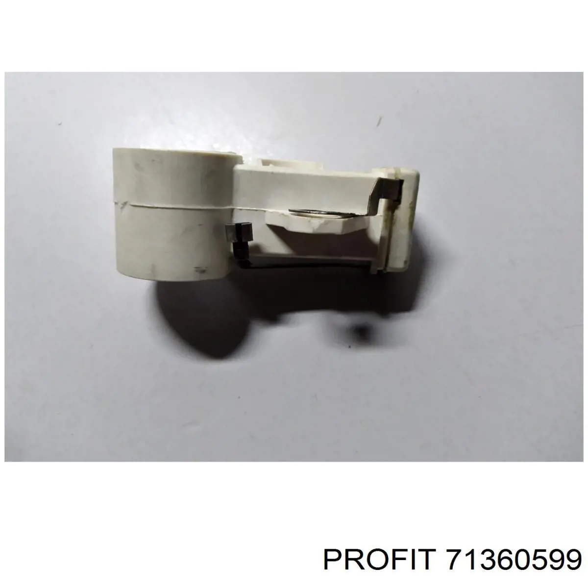 Купить 139877 Hitachi Щеткодержатель генератора