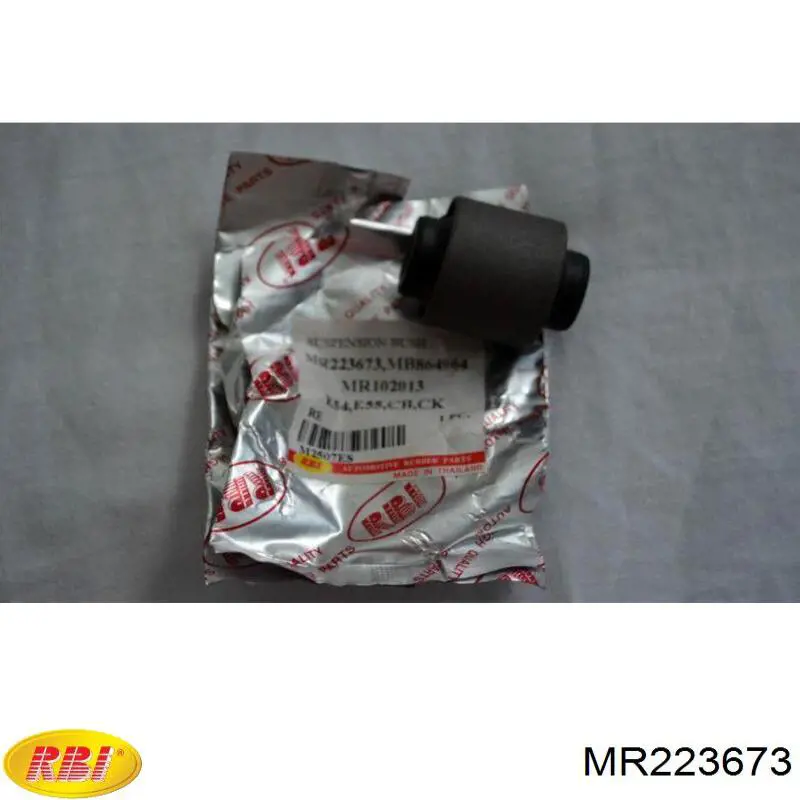 Сайлентблок цапфы задней MR223673 RBI
