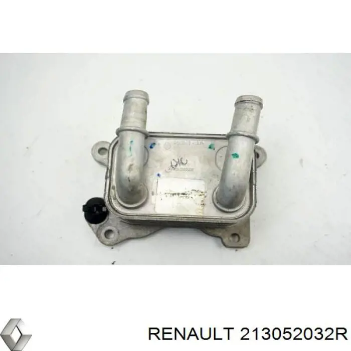 Радіатор масляний 213052032R Renault (RVI)