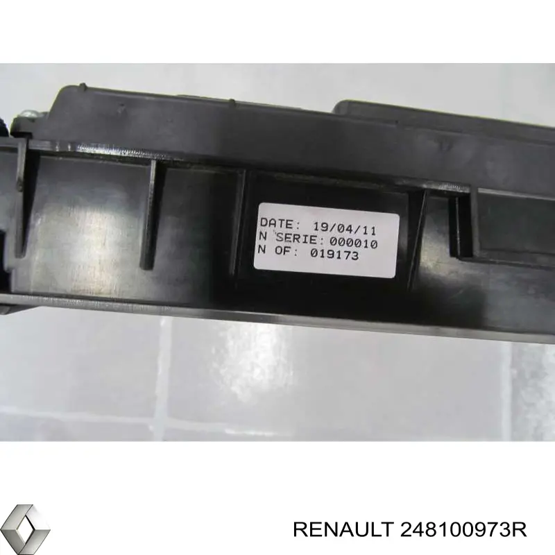 Купить 248100973R Renault (RVI) Панель приборов