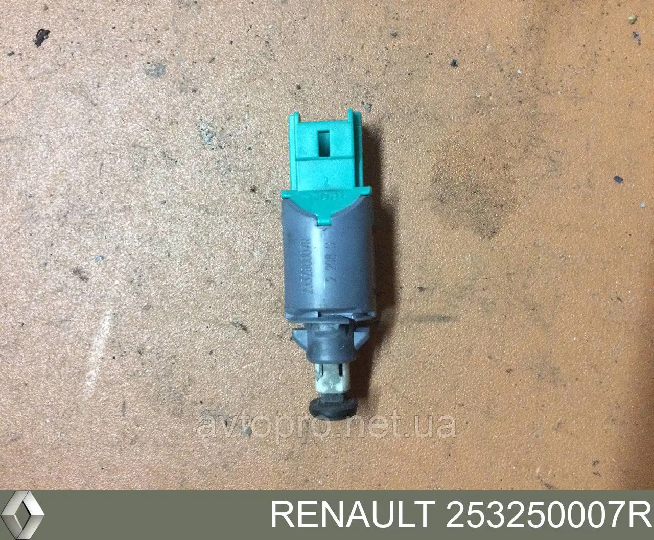 253250007R Renault (RVI) Датчик включения сцепления