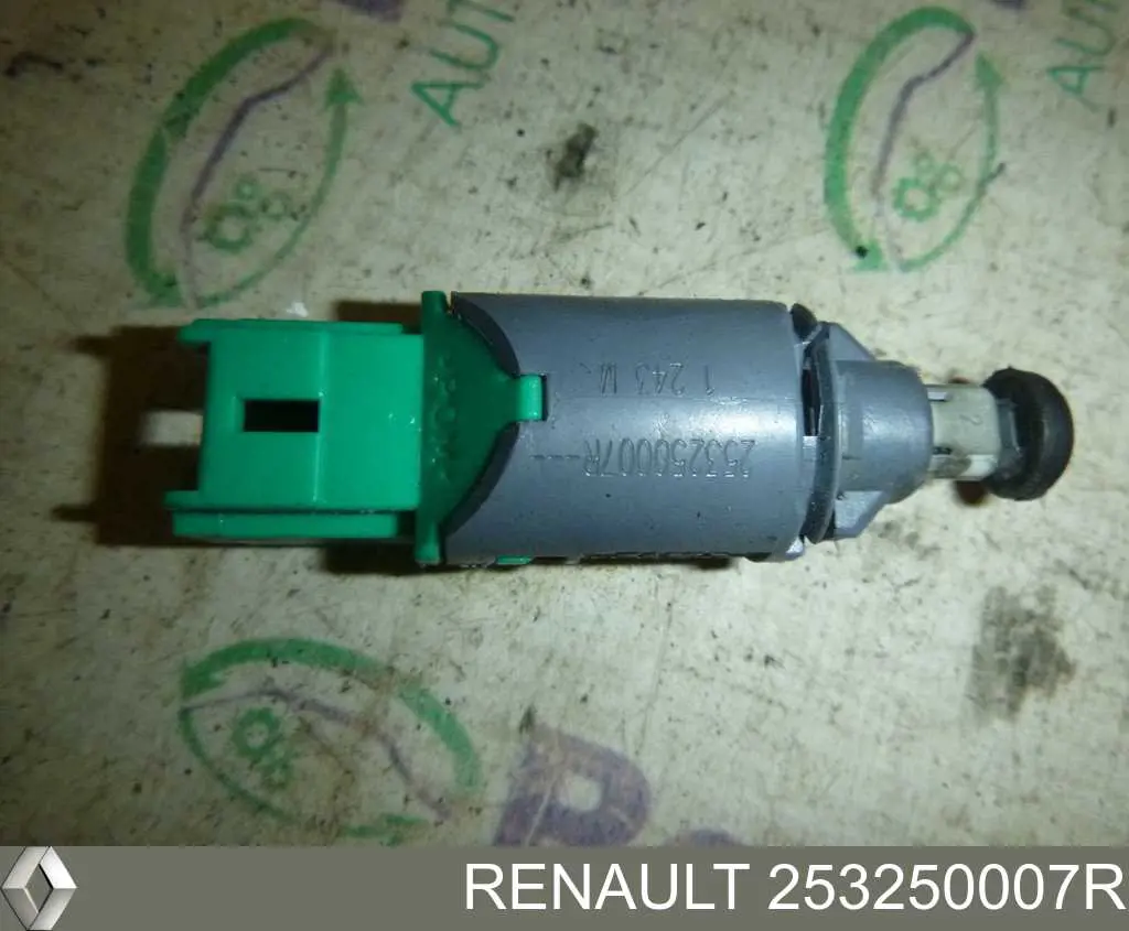 Датчик включения сцепления Renault (RVI) 253250007R цена, от 5.64 USD