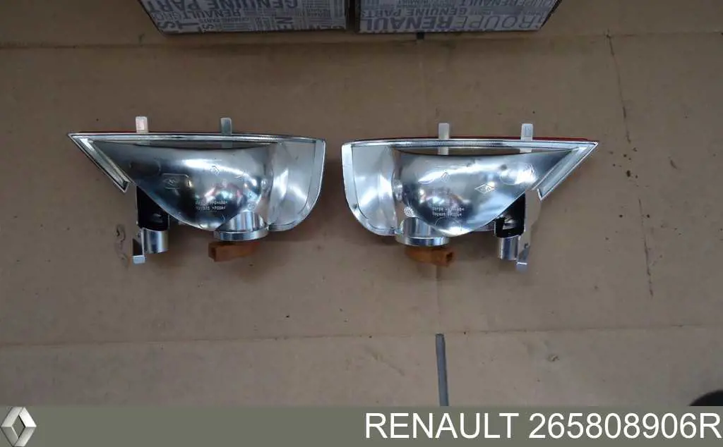 265808906R Renault (RVI) Противотуманнка задняя, правая