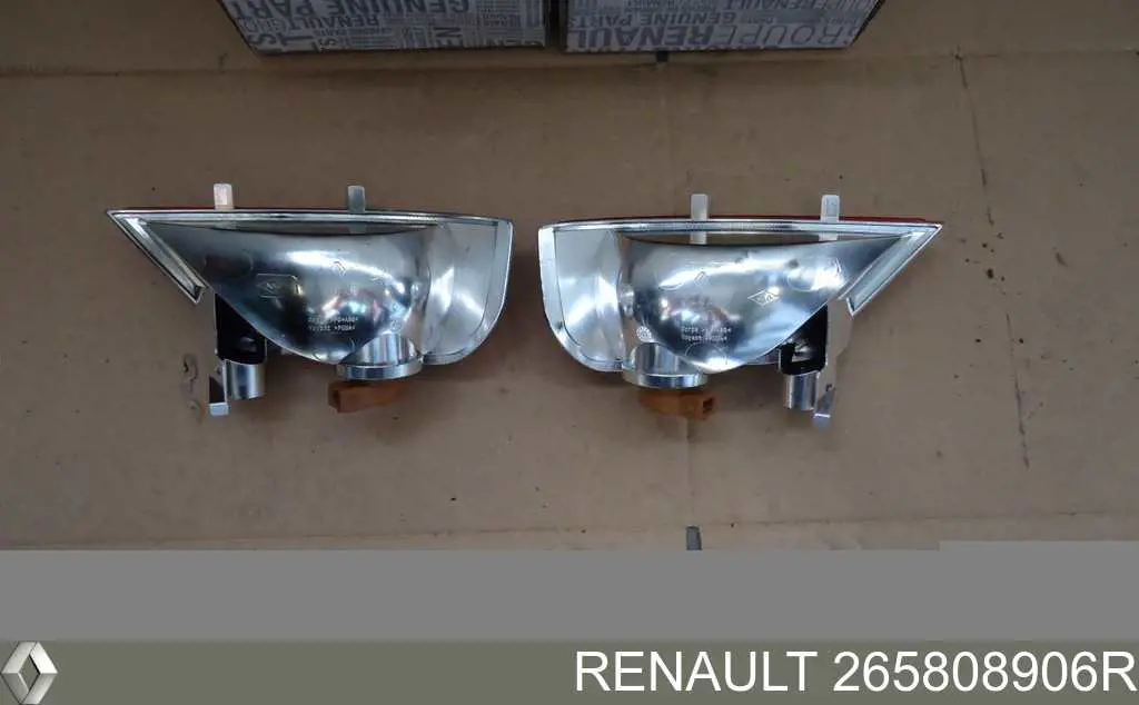 265808906R Renault (RVI) Противотуманнка задняя, правая