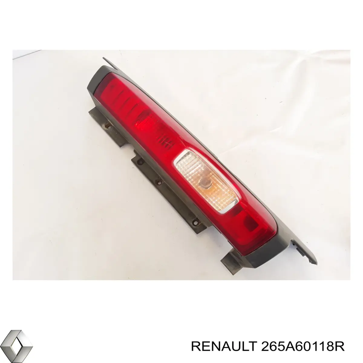 265A60118R Renault (RVI) Накладка под задний фонарь левый