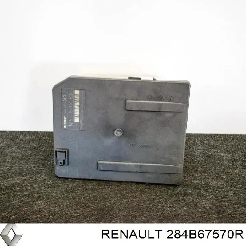 284B67570R Renault (RVI) блок предохранителей