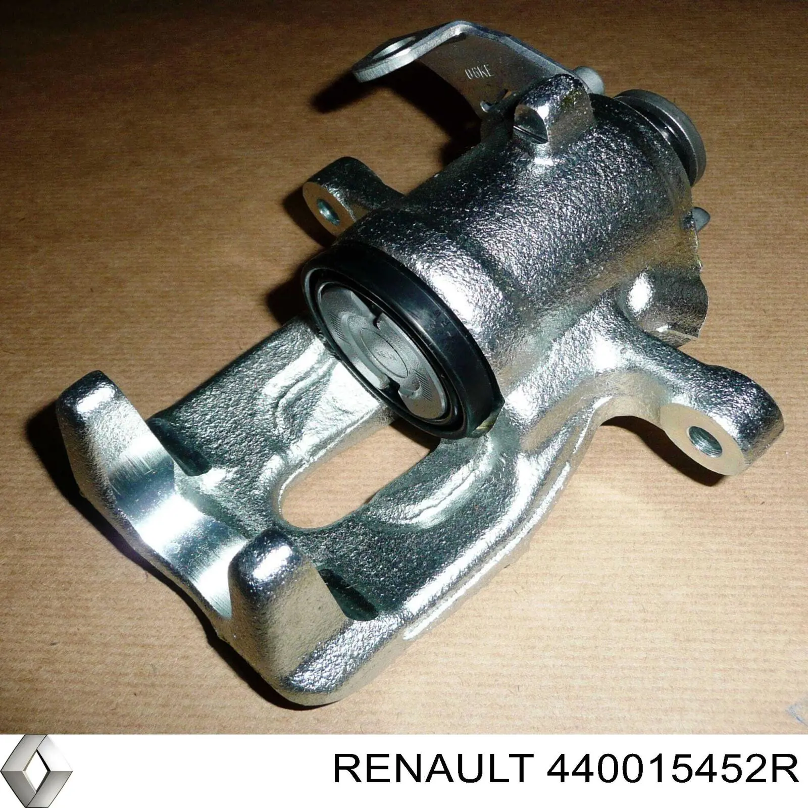 Купить 440015452R Renault (RVI) Суппорт задний правый