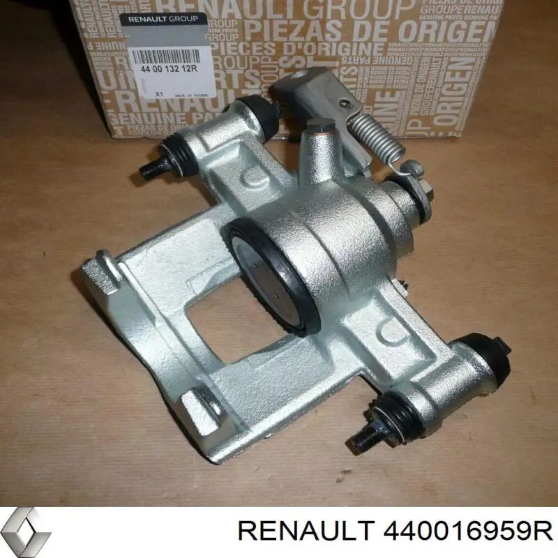 Купить 440016959R Renault (RVI) Суппорт задний правый