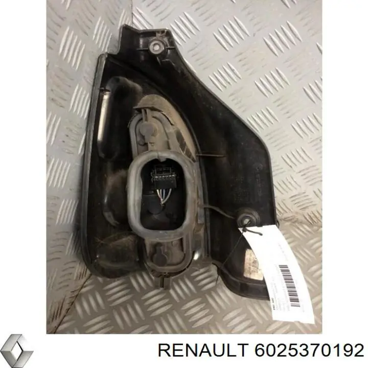 Купить 6025370192 Renault (RVI) Задняя правая фара