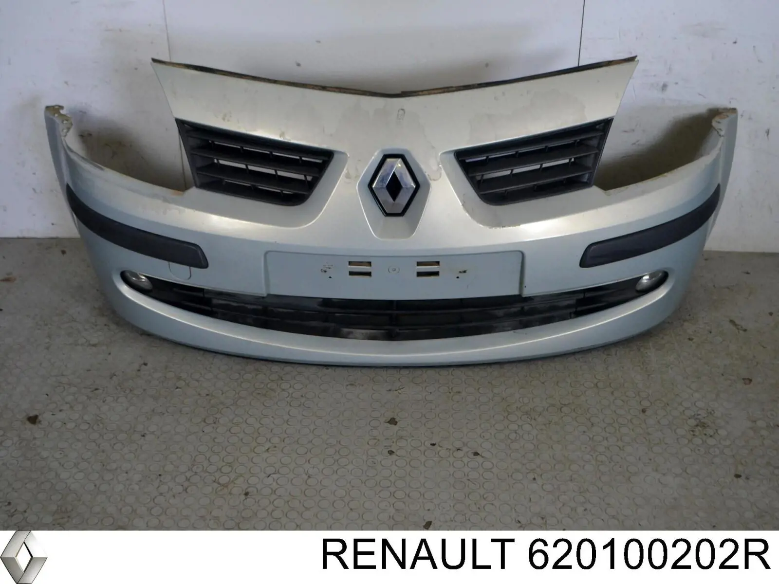 Передний бампер 620100202R Renault (RVI)