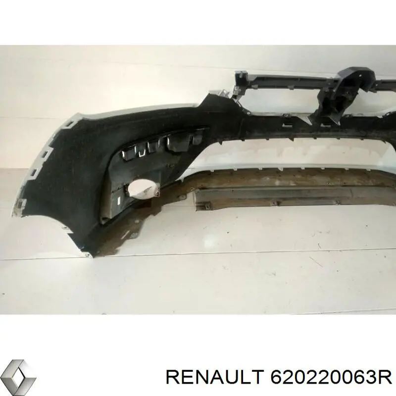 620220063R Renault (RVI) Бампер передний в сборе