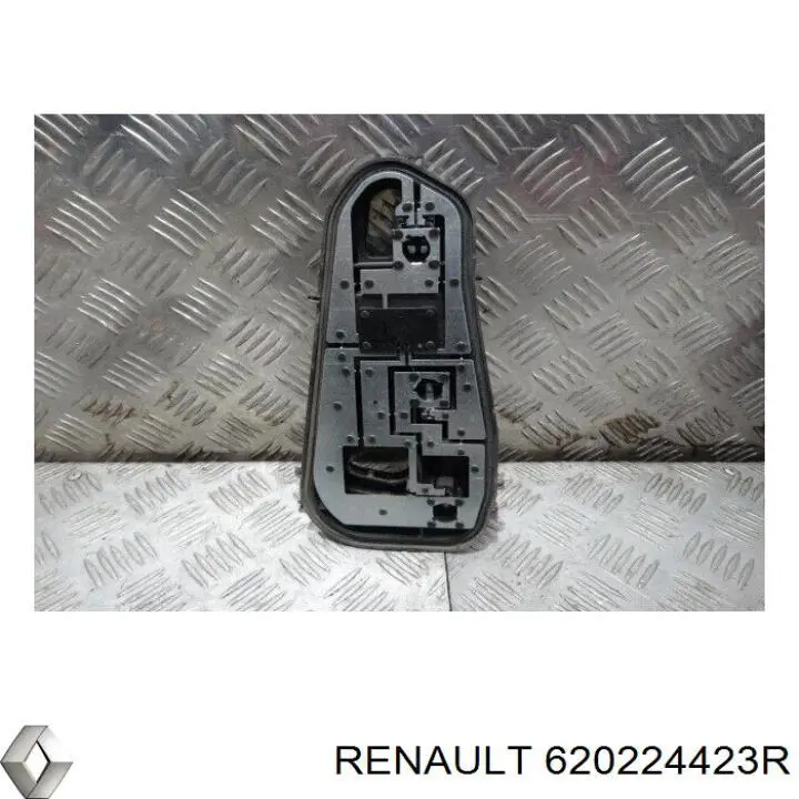 Передний бампер на Renault Latitude L7