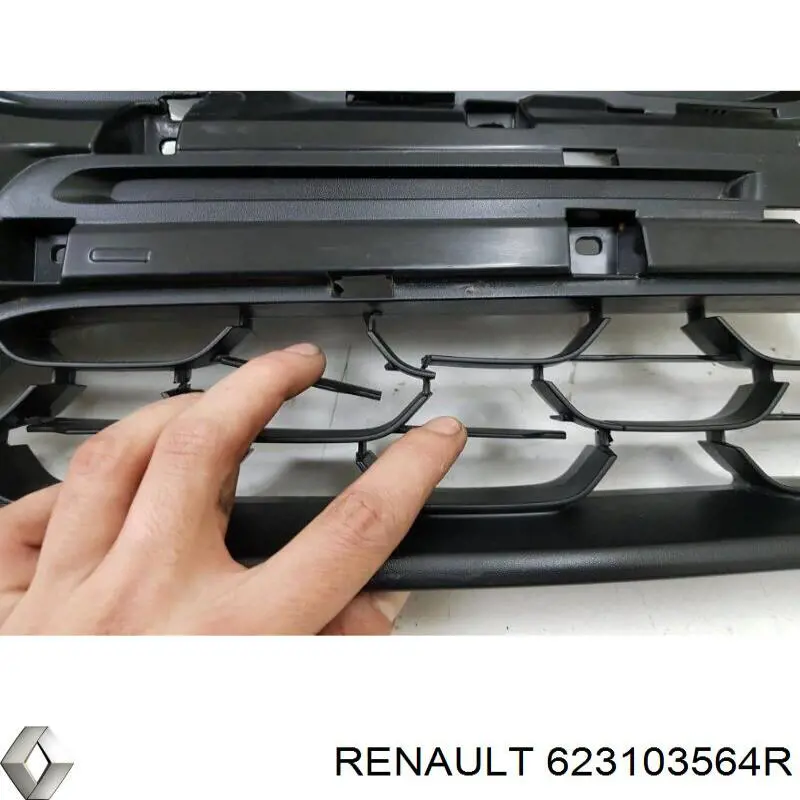 623103564R Renault (RVI) Кронштейн решетки радиатора
