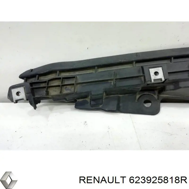 Кронштейн решетки переднего бампера Renault (RVI) 623925818R