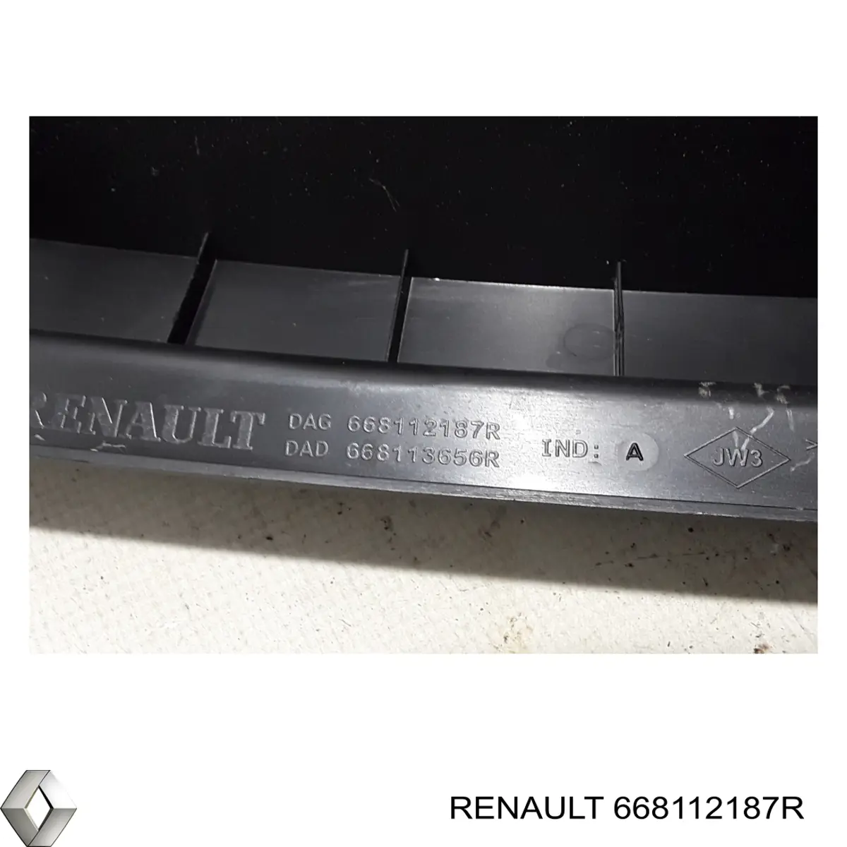 Купить 668112187R Renault (RVI) Водосток лобового стекла, жабо