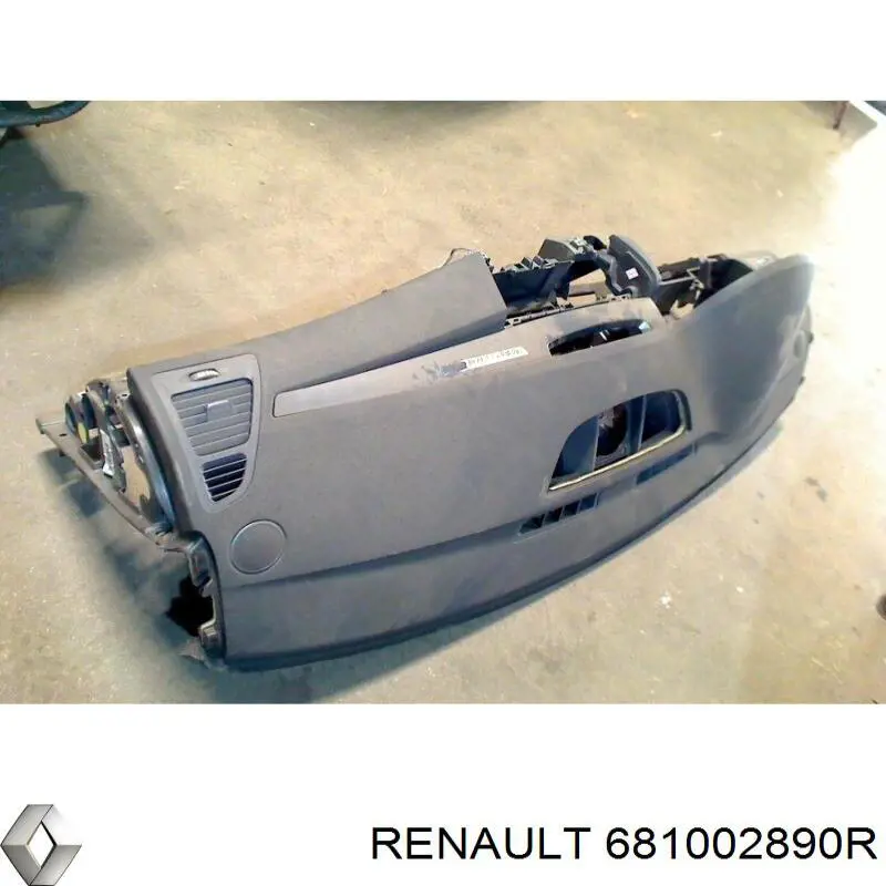 681002890R Renault (RVI) Передняя панель
