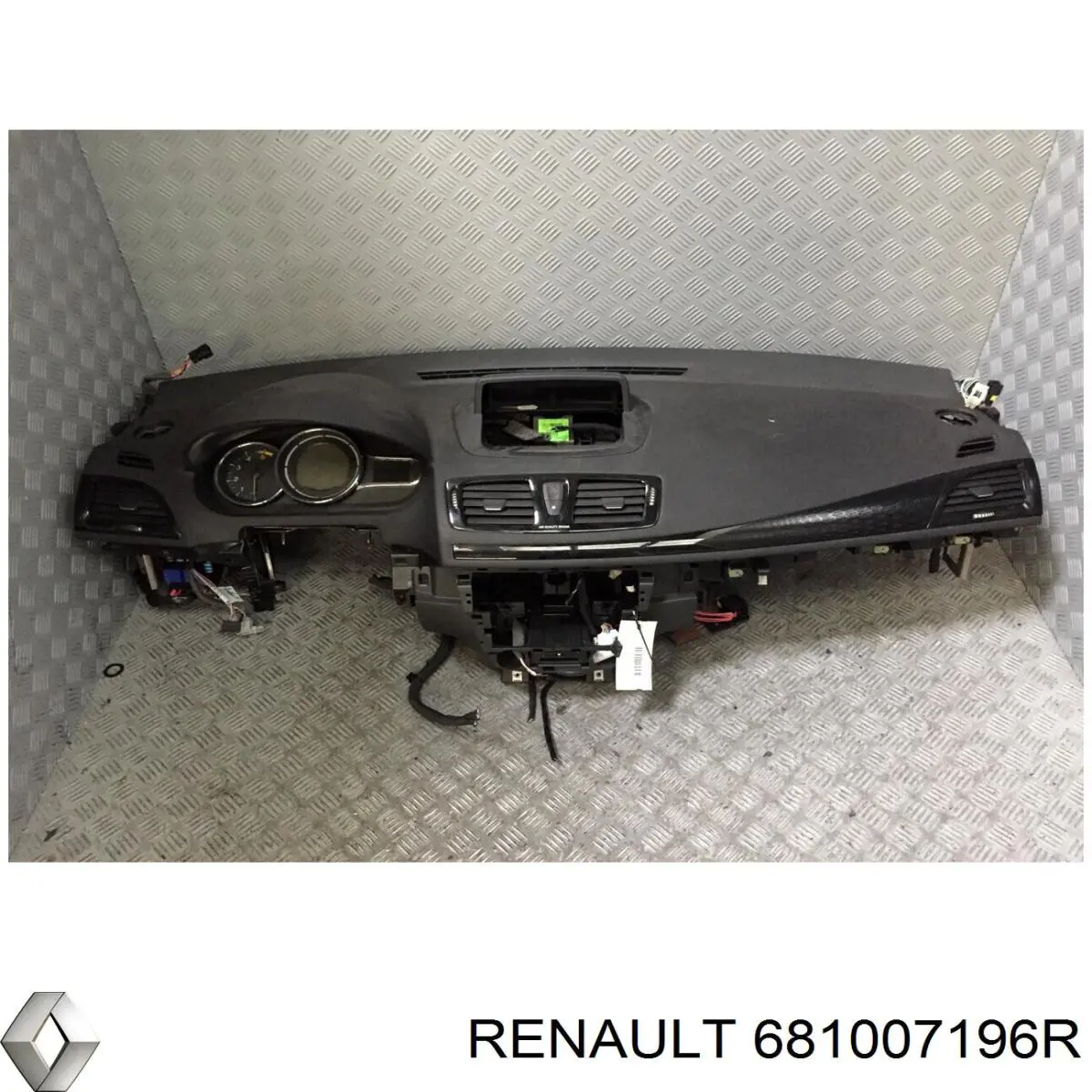 Купить 681007196R Renault (RVI) Панель передняя "торпедо"