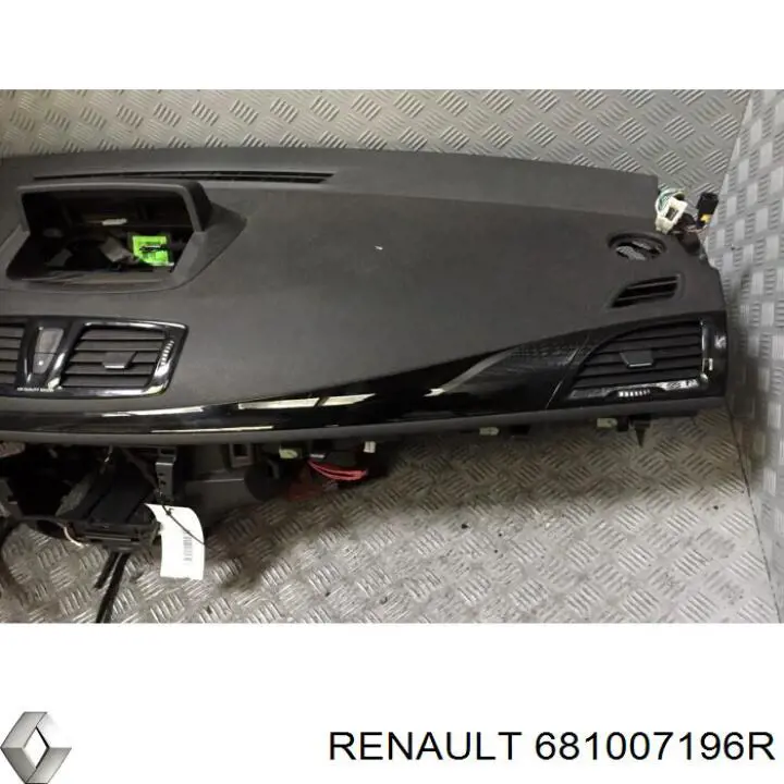 Панель салона передняя "торпедо" Renault (RVI) 681007196R цена, от 127.40 USD