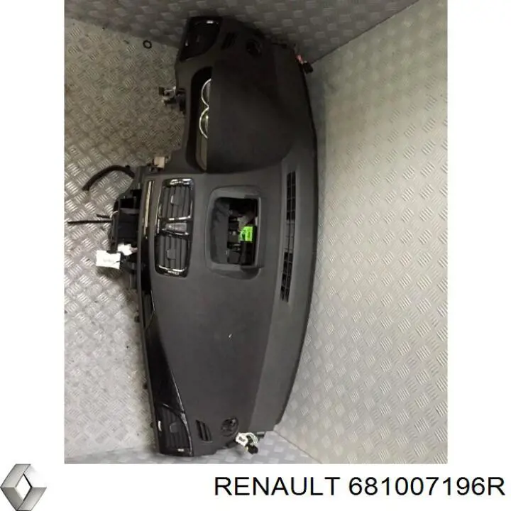 Панель приборная торпеды Renault (RVI) 681007196R