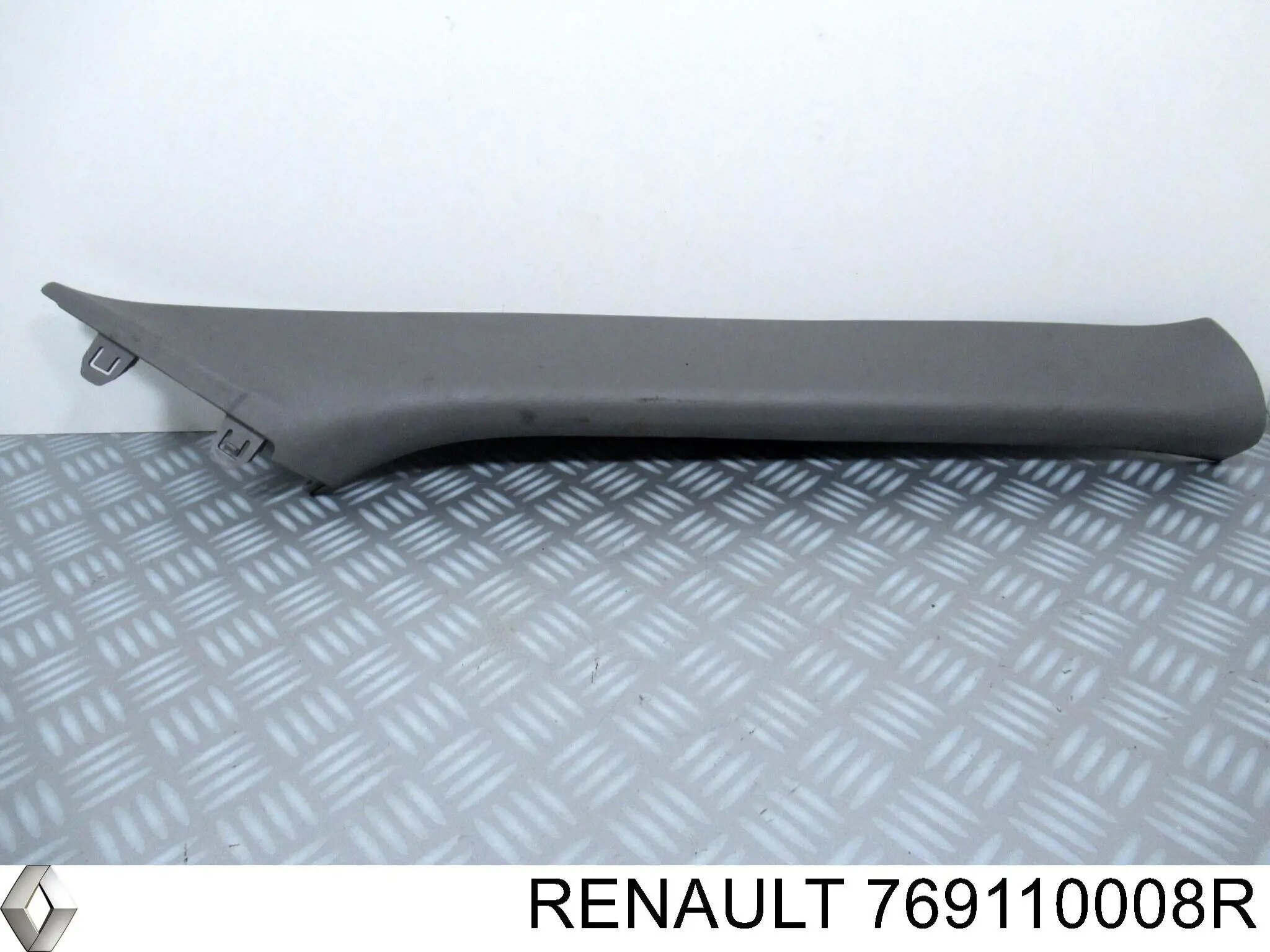 769110008R Renault (RVI) Обшивка стойки кузова внутренняя передняя правая