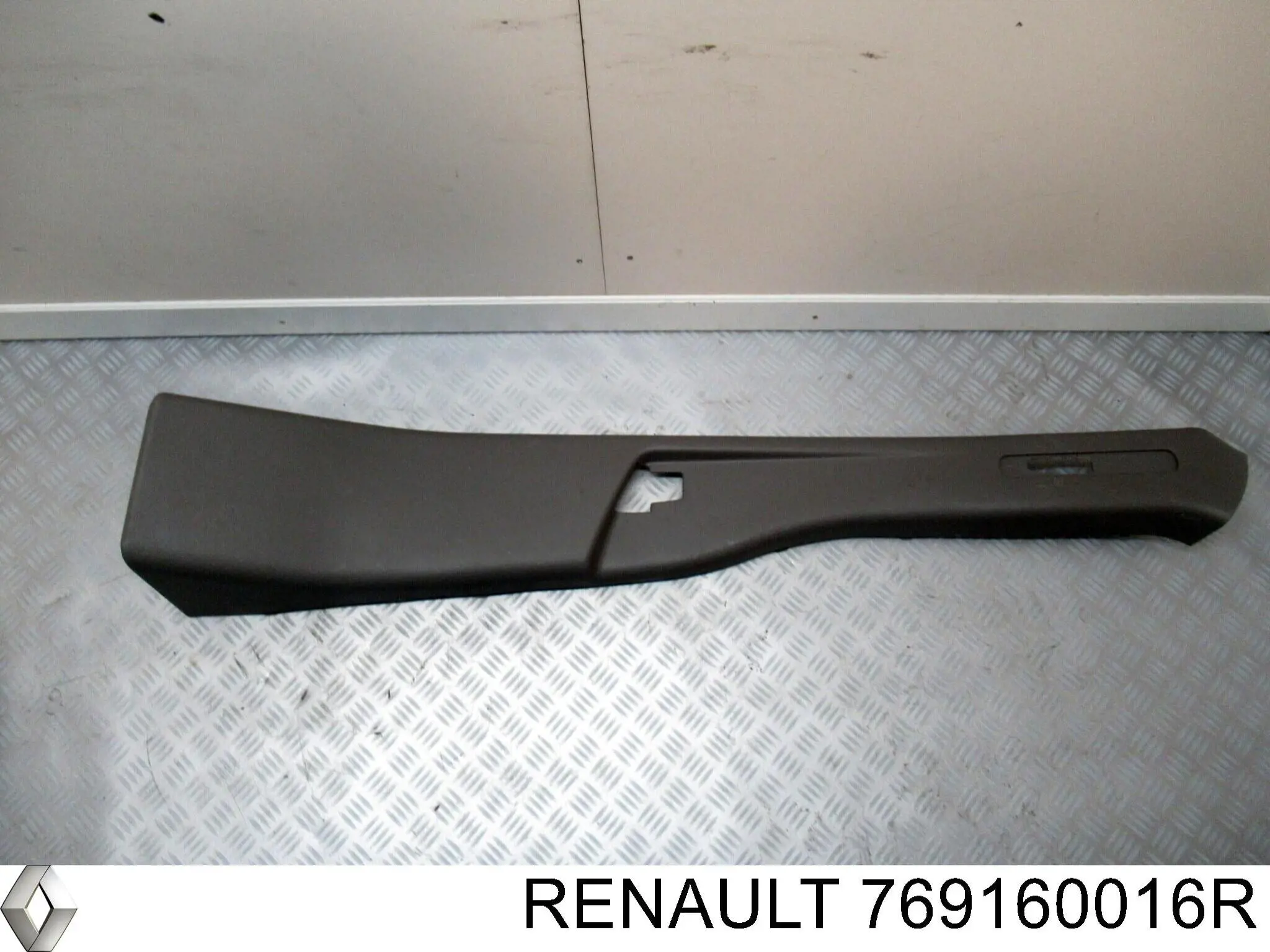 769160016R Renault (RVI) Обшивка стойки кузова внутренняя средняя левая