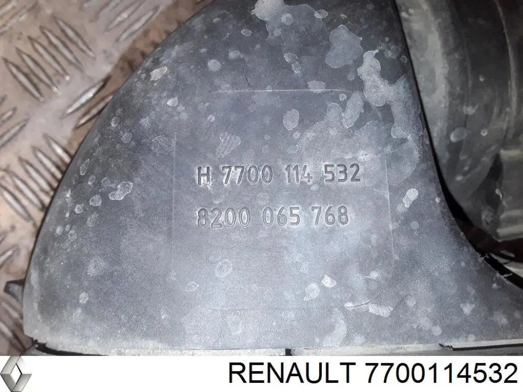 Корпус воздушного фильтра 7701476235 Renault (RVI)