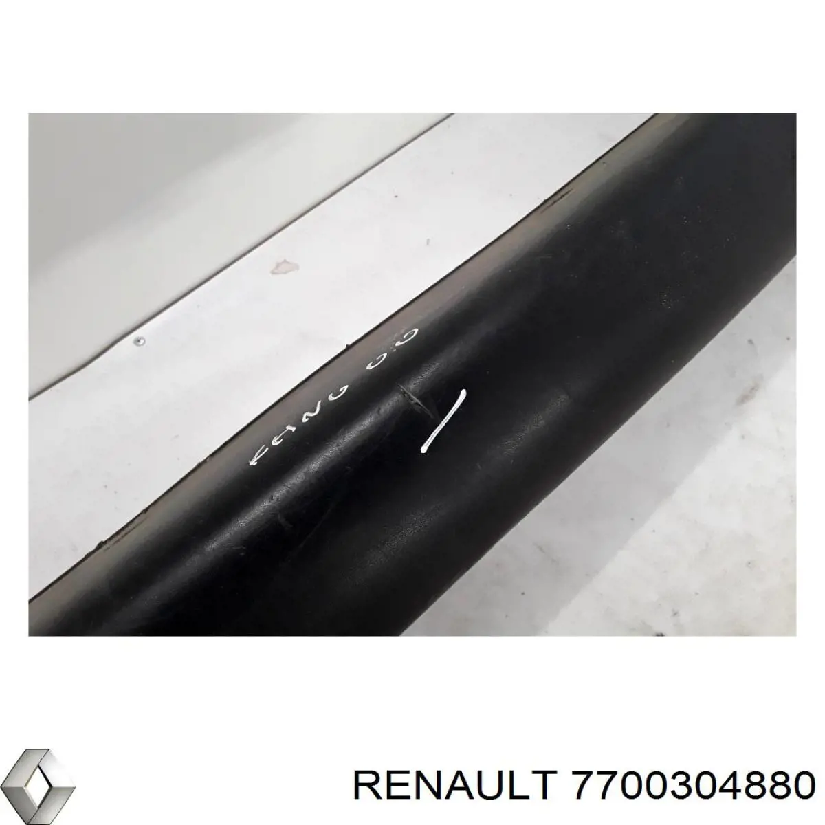 Задний бампер 850101787R Renault (RVI)