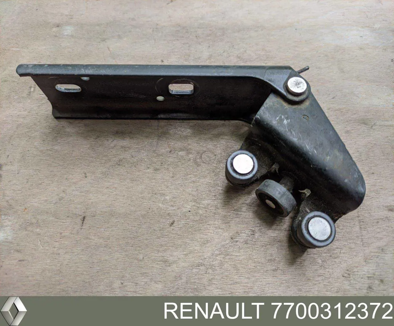 7700312372 Renault (RVI) Ролик двери боковой правый центральный