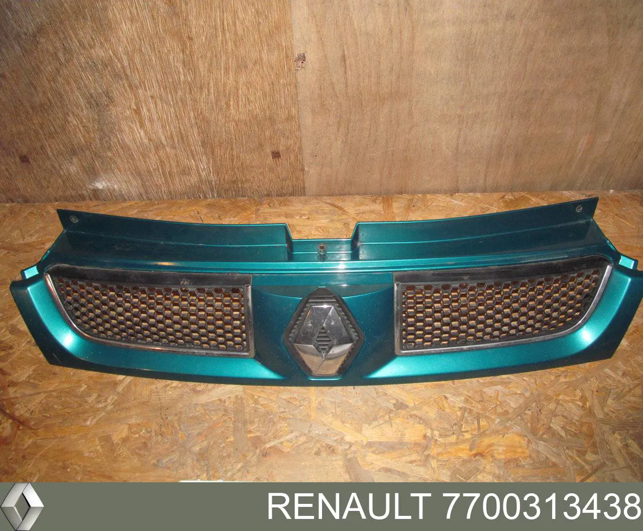  Решетка радиатора Renault Trafic 2