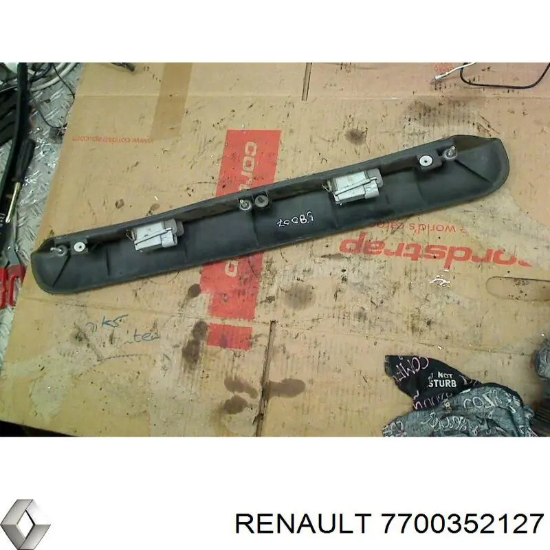 7700352127 Renault (RVI) placa sobreposta direita da porta batente traseira