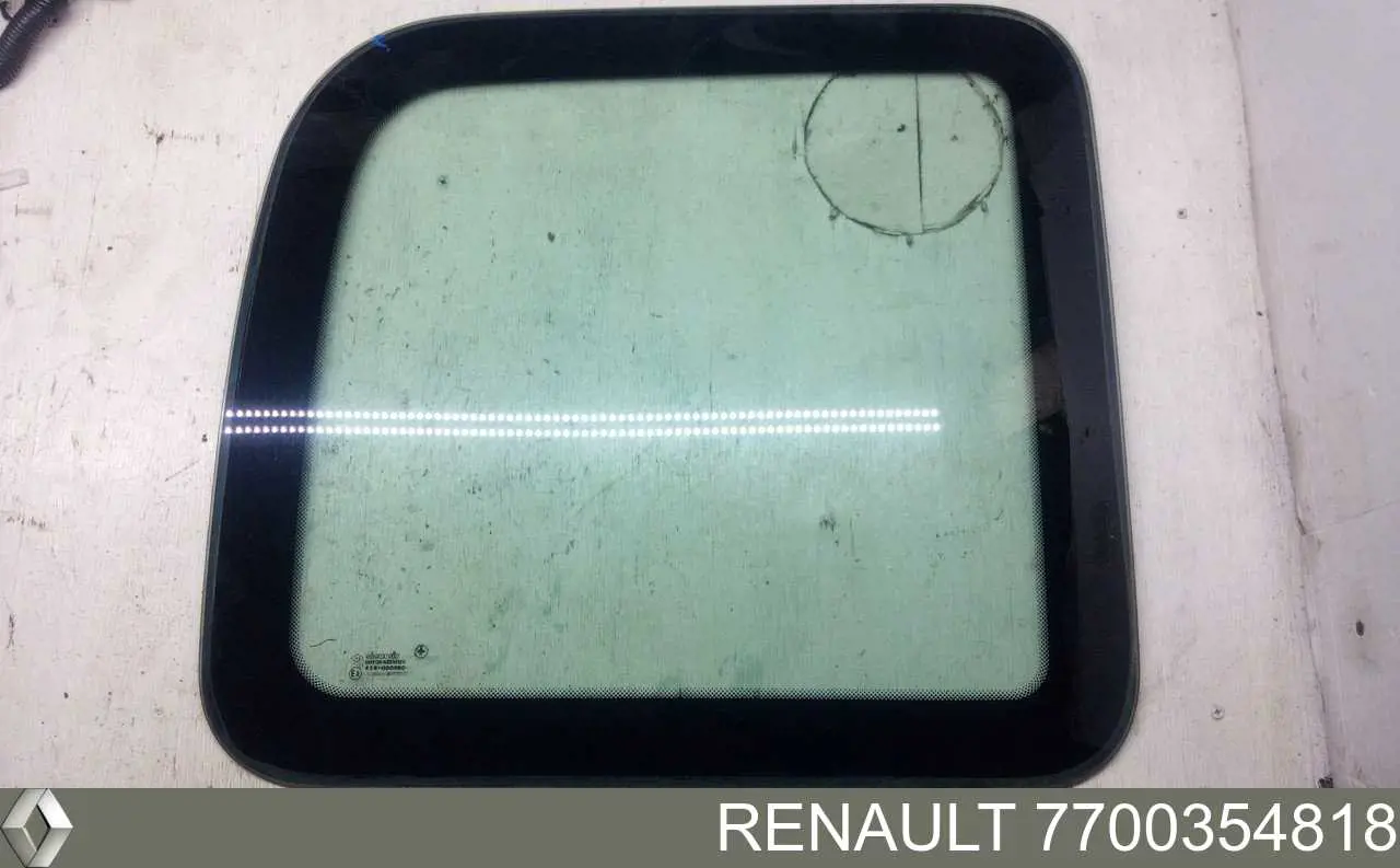 7700354818 Renault (RVI) стекло кузова (багажного отсека правое)