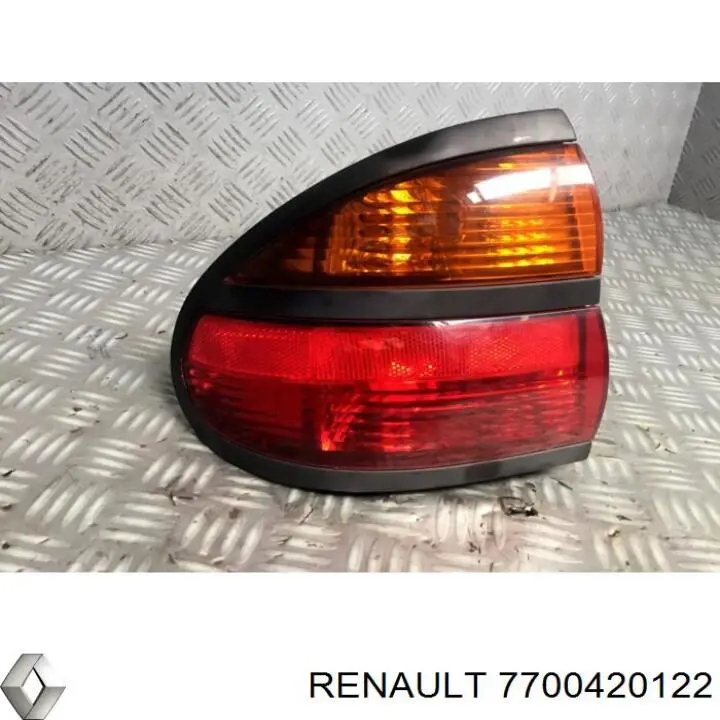 Фонарь задний левый 7700420122 Renault (RVI)