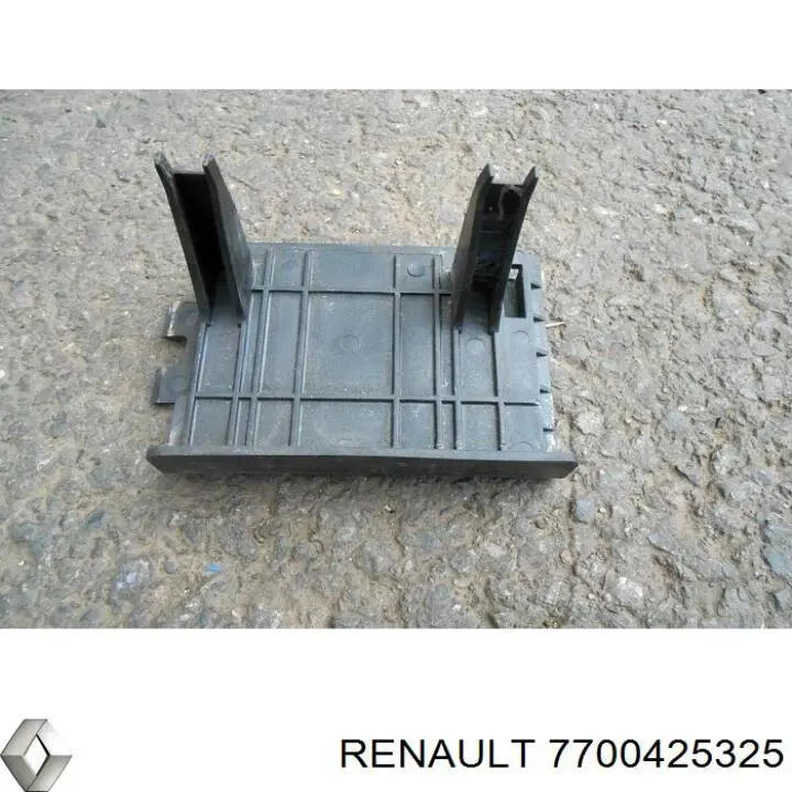 Купить 7700425325 Renault (RVI) Кронштейн бампера переднего