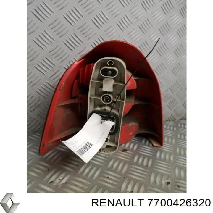 Фонарь задний правый внешний 7700426320 Renault (RVI)