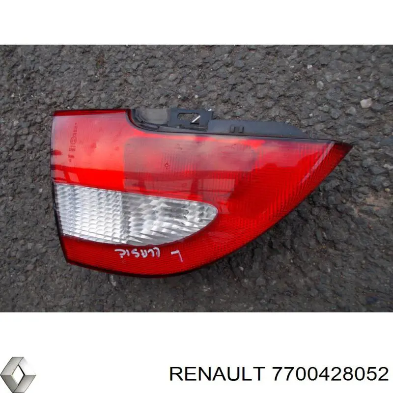 7700428052 Renault (RVI) фонарь задний левый внутренний