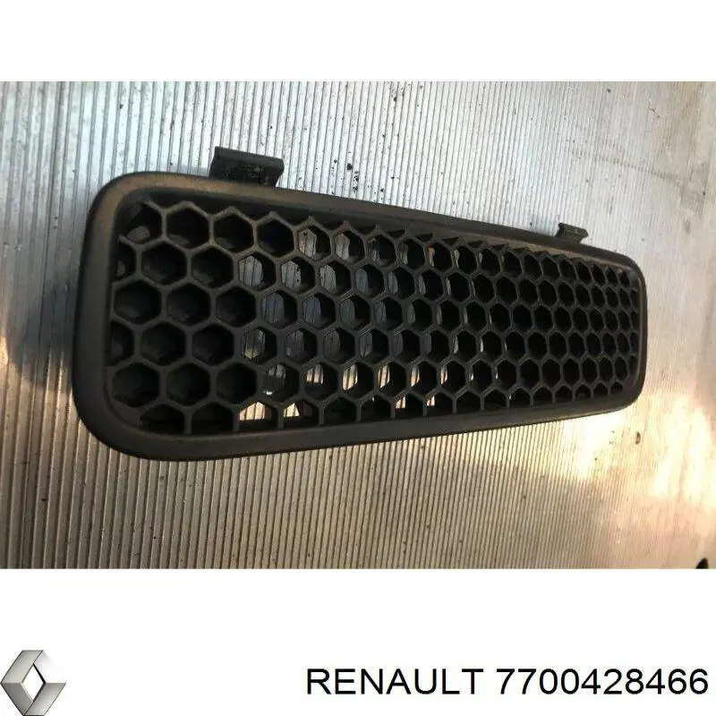 Решетка радиатора левая 6070072 Polcar