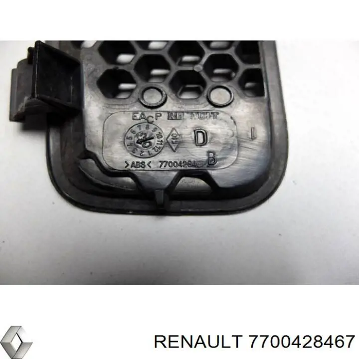 Купить 7700428467 Renault (RVI) Решетка радиатора правая
