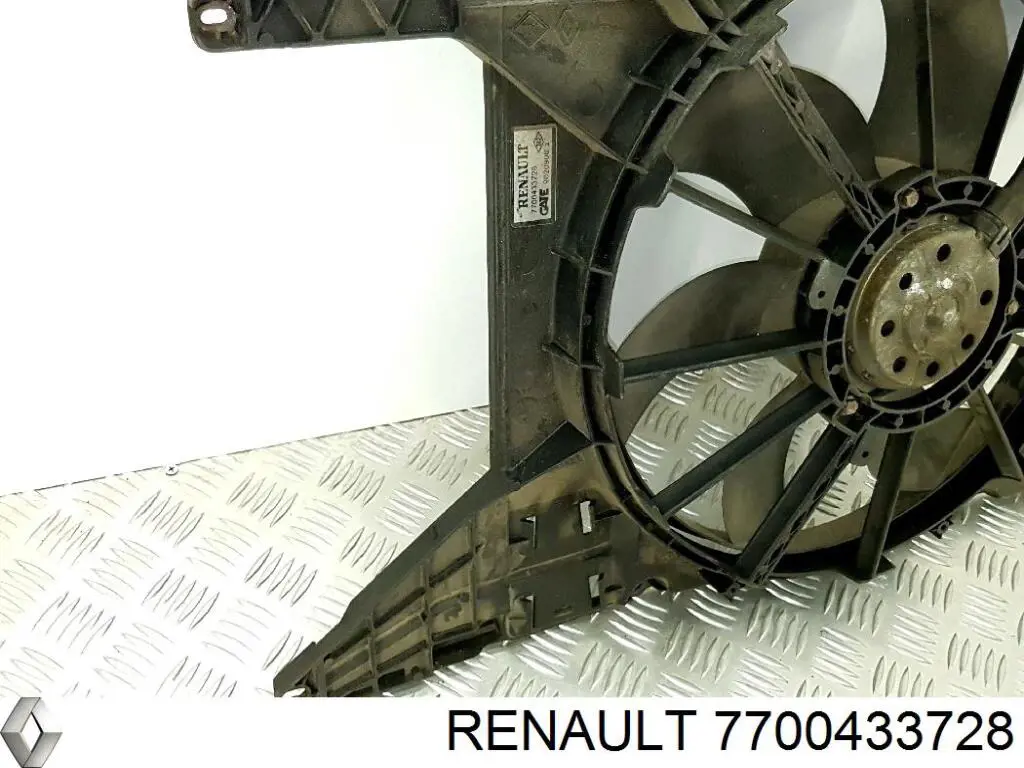 Диффузор радиатора 7700433728 Renault (RVI)