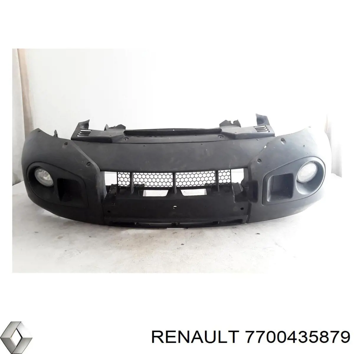 7700435879 Renault (RVI) передний бампер