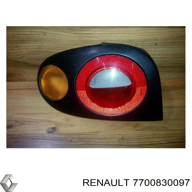 Фонарь задний левый внешний 7700830097 Renault (RVI)