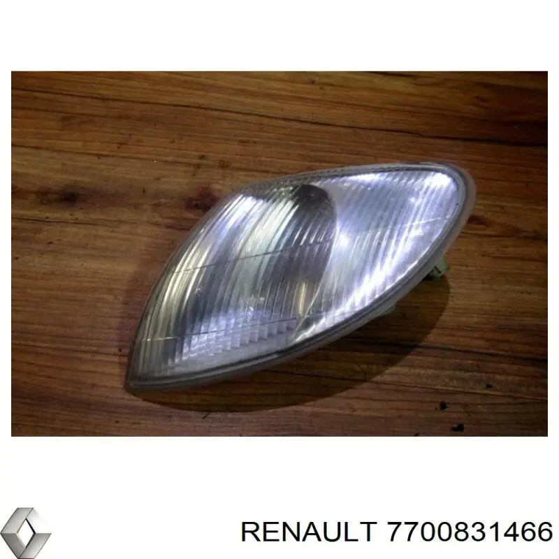 Поворотник левый 7700831466 Renault (RVI)