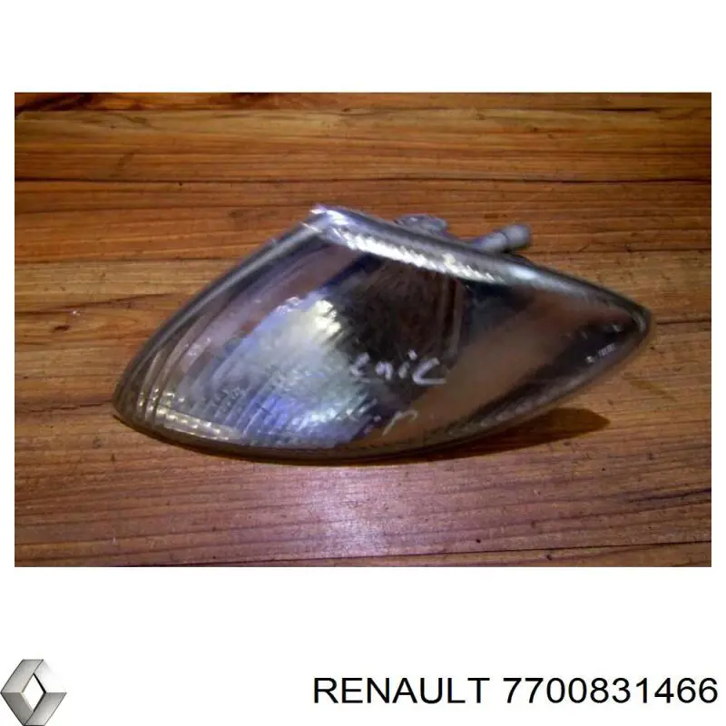 Левый фонарь указателя поворота Renault (RVI) 7700831466