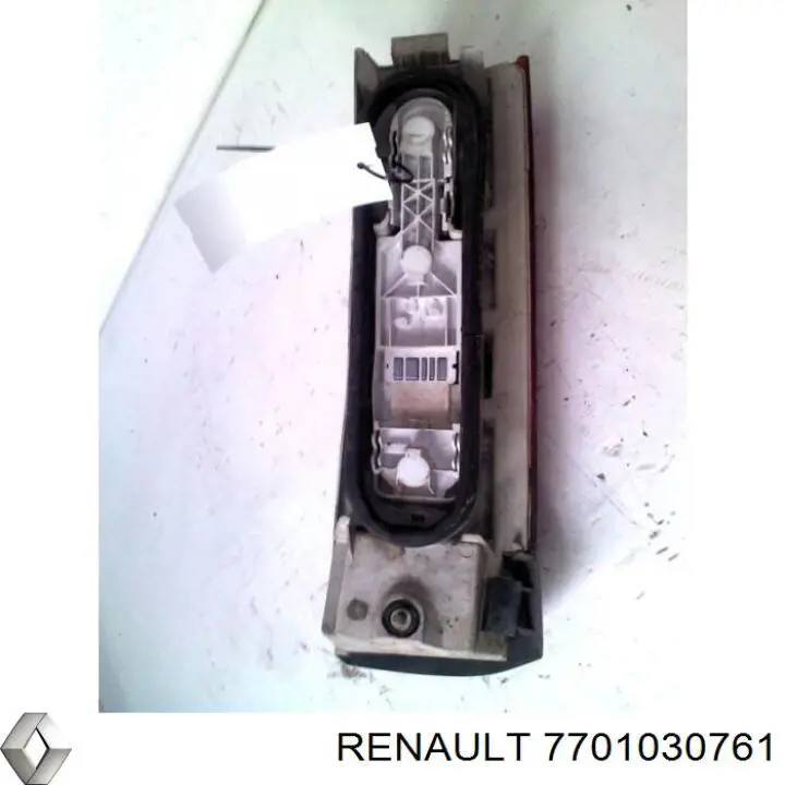 Купить 7701030761 Renault (RVI) Стекло фонаря заднего левого