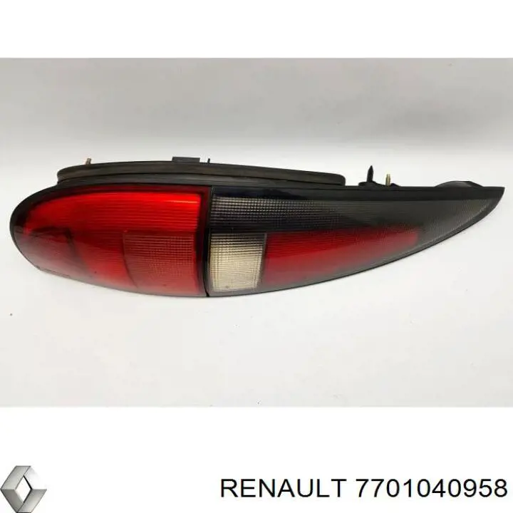Фонарь задний левый на Renault Laguna I 