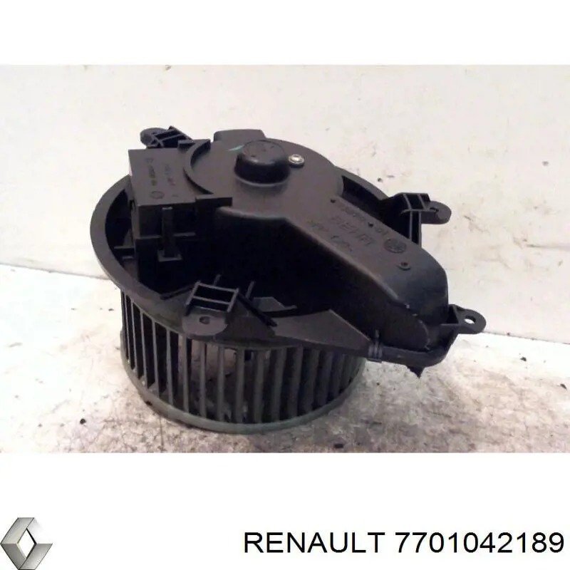 Купить 7701042189 Renault (RVI) Электродвигатели (электродвигатель отопителя) или розетка прицепа штепсельная
