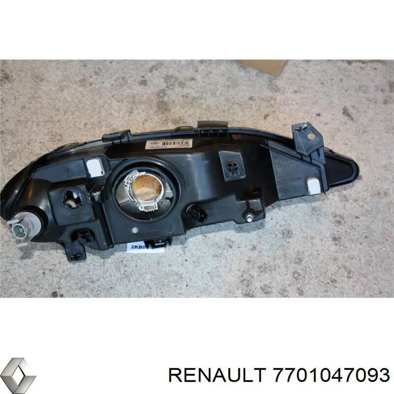 7701047093 Renault (RVI) фара левая
