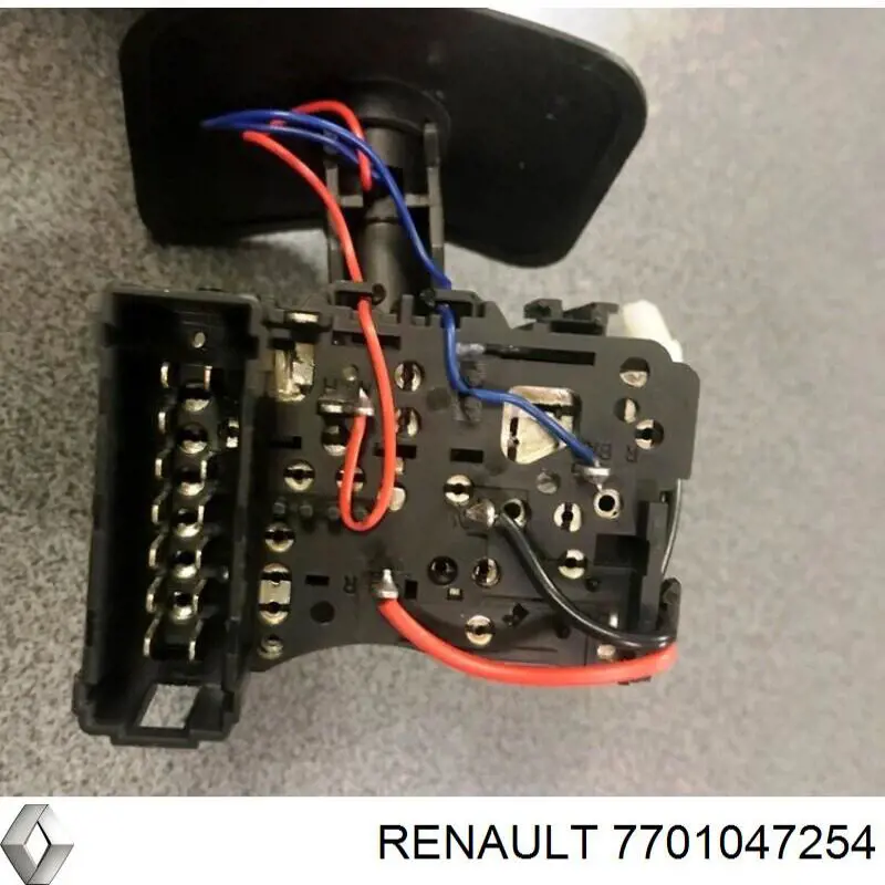 Купить 7701047254 Renault (RVI) Левый подрулевой переключатель